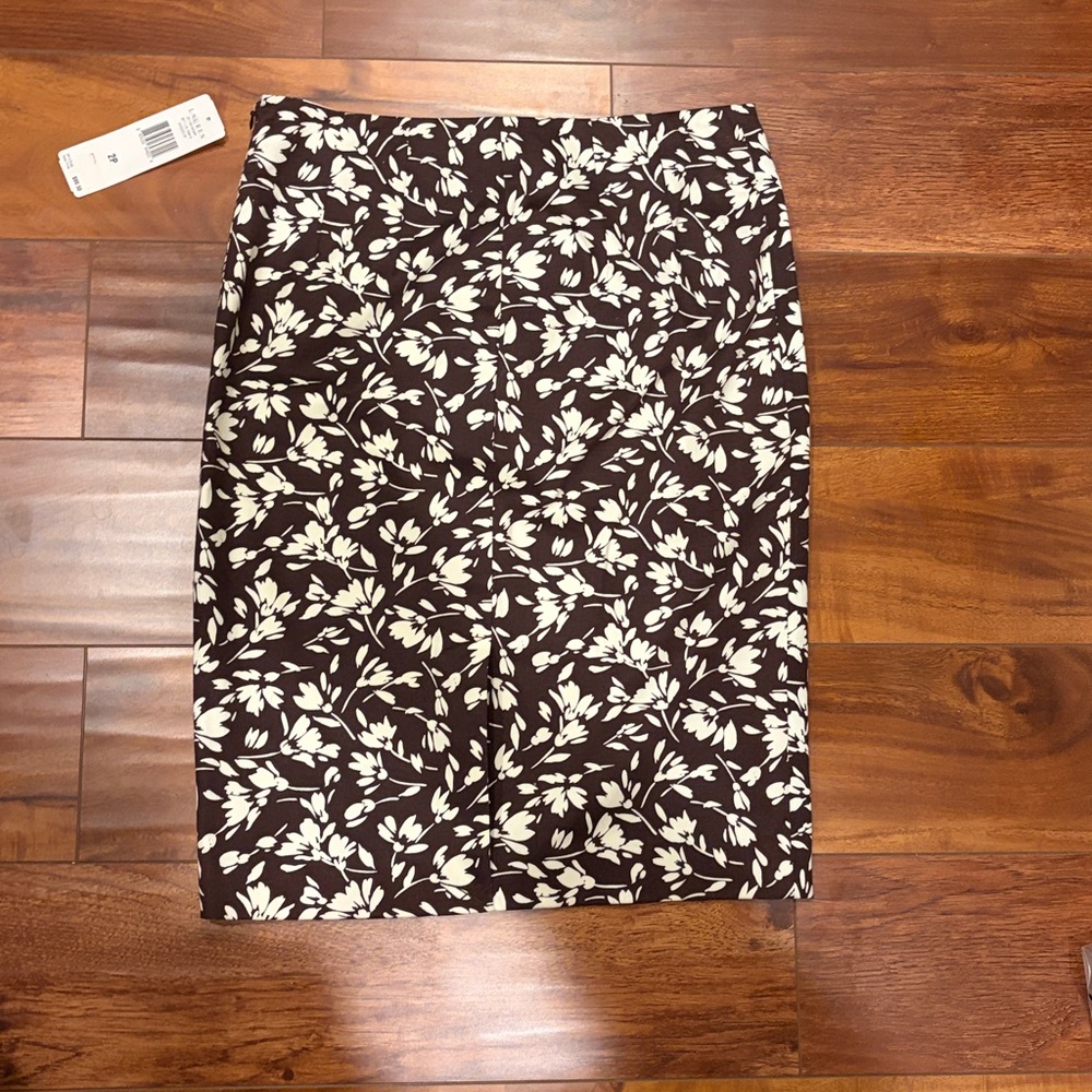 Lauren Ralph Lauren Brown & White Floral Pencil Skirt Size 2P NWT - Picture 9 of 9